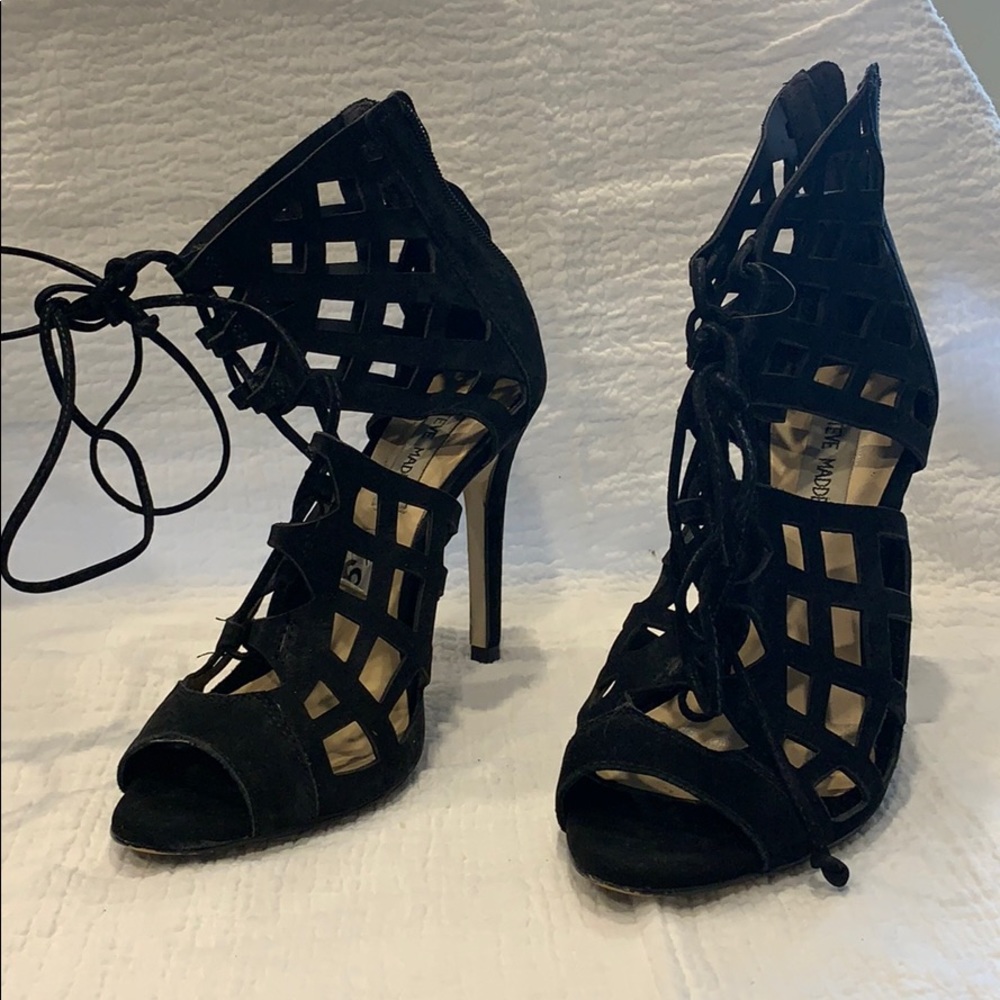 Black 3 inch lace up ankle shoe